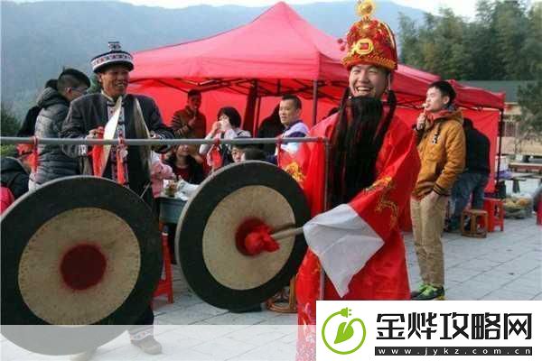 铜铜铜锵锵锵锵1.铜锣声中唤醒昔日的记忆