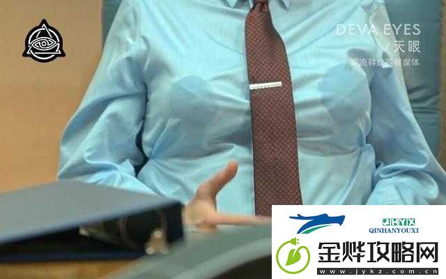 两个男人左右并列吃奶的奇特景象