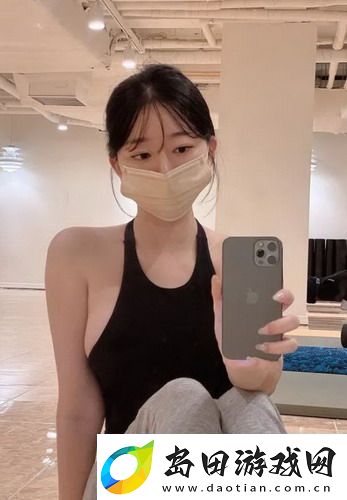 趴在床上双腿叉开能导致疼痛吗网友:这简直是“打工人”的悲惨命运啊!