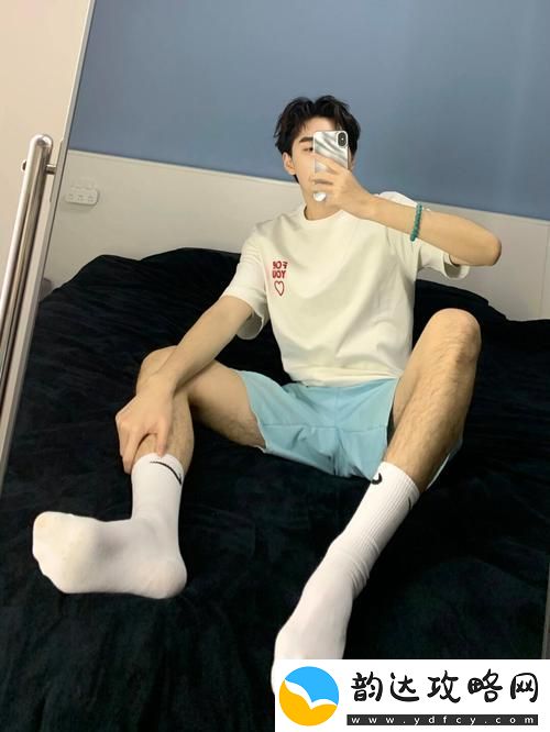 解析“自己对准了坐下来视频”:背后隐藏的情感与思考