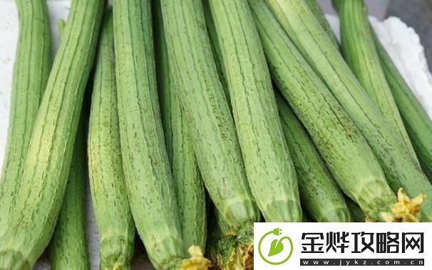 草莓香蕉榴莲丝瓜18岁可以吃吗:健康饮食的多样选择