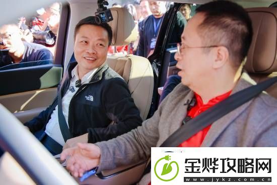 周鸿祎卖迈巴赫后连买12辆国产车