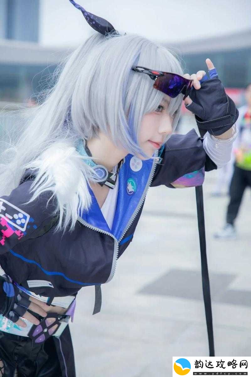 银狼翻白眼流眼泪流口水的奇特模样令人忍俊不禁