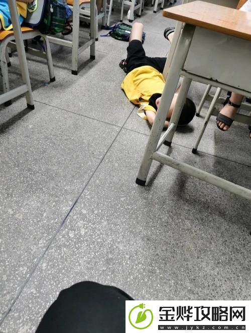 课堂失误:上课没带罩子让他C了一节课的尴尬经历