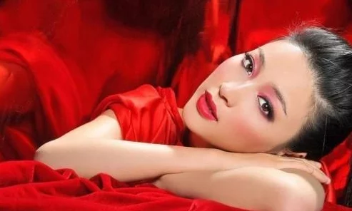 武松与潘金莲艳色大片引发热议-友纷纷表示对角色塑造和情感表现的看法-认为作品颇具争议性