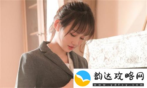 游泳馆里的两个教练孟月月:热情似火的游泳梦粉丝:一起追逐梦想