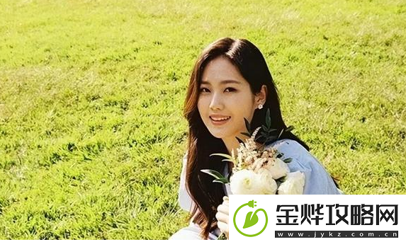 男人把qq放在女人qq里的壁纸-了解每一款的独特魅力!