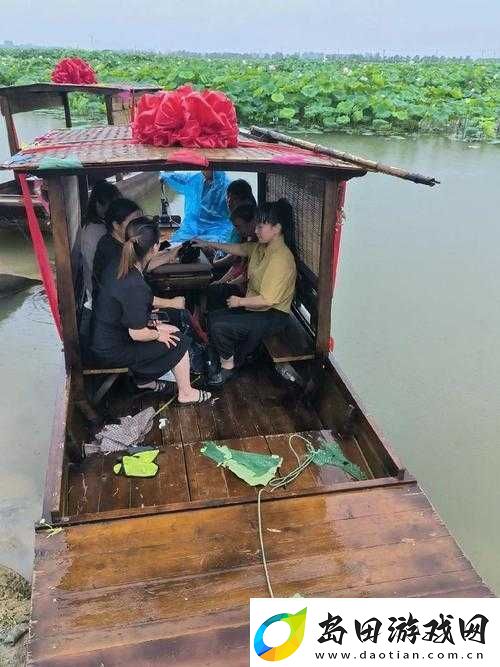 老人于船上弄雨荷后究竟生下几个孩子