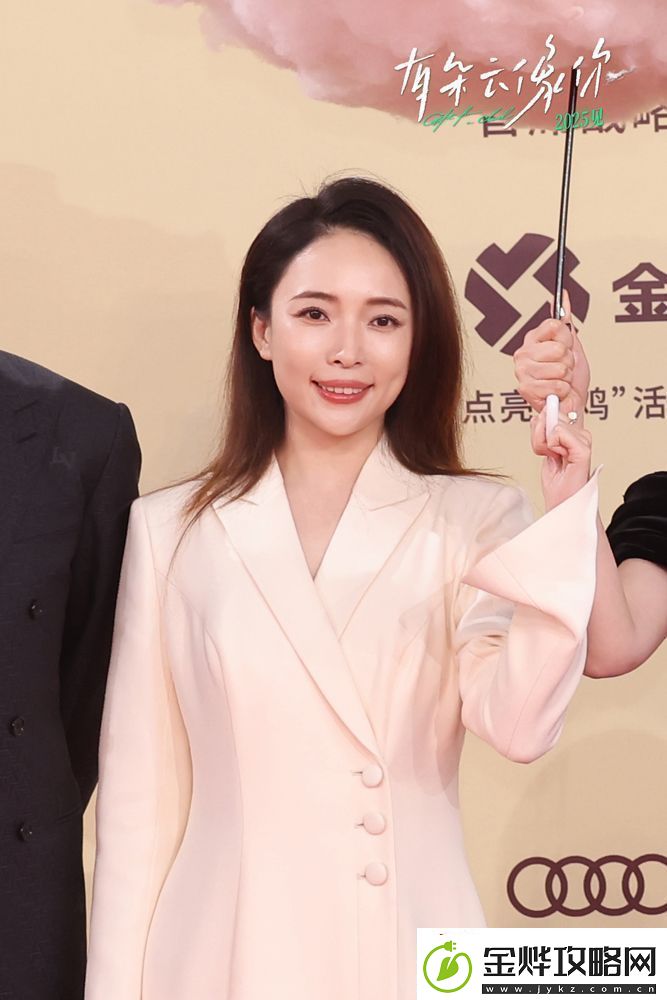 屈楚萧王子文携电影有朵云像你亮相金鸡电影节
