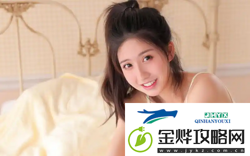 女学生被c扒衣服时尚升级-网友:舒适度与美感并存-穿出校园青春范儿!